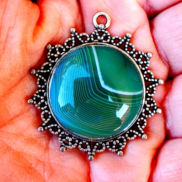 New Green Stripes Agate Metal Pendant. - Picture 1 of 12
